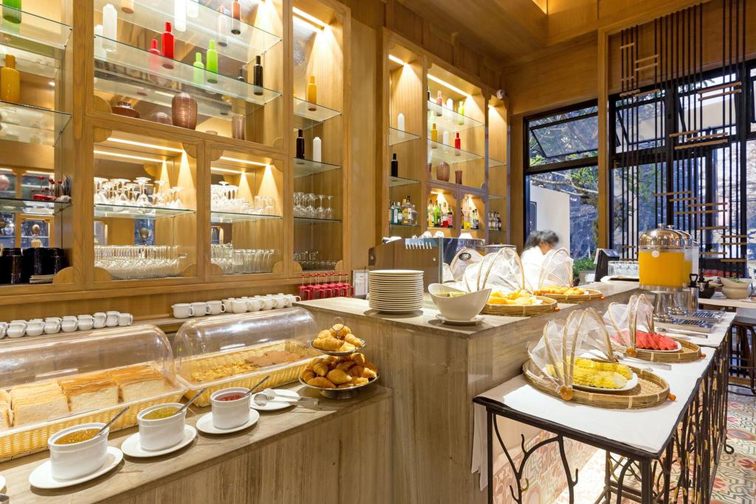 Outrigger Surin Beach Resort - Sha Extra Plus Екстер'єр фото The buffet at the hotel