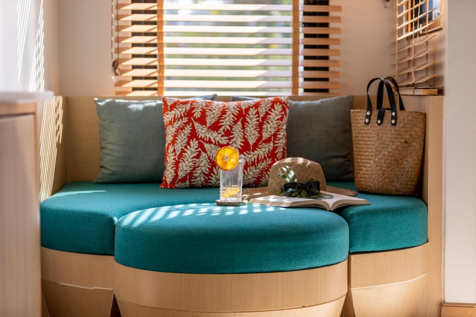 Outrigger Surin Beach Resort - Sha Extra Plus Номер фото Interior of a mobile home